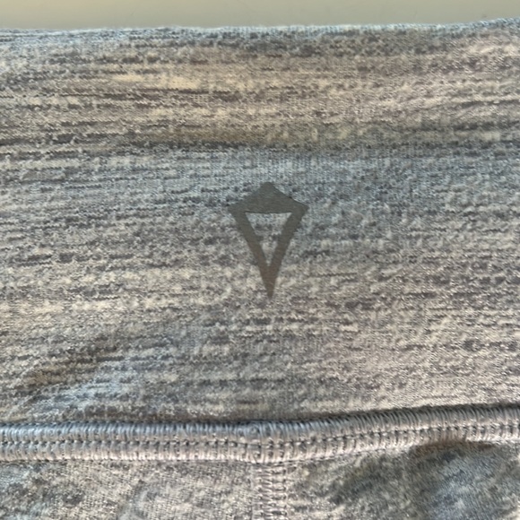 Girls ivvivva capris GUC - Picture 3 of 3